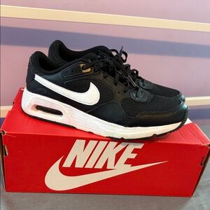 Women’s Nike Air Max SC Black and White Shoes Size 9